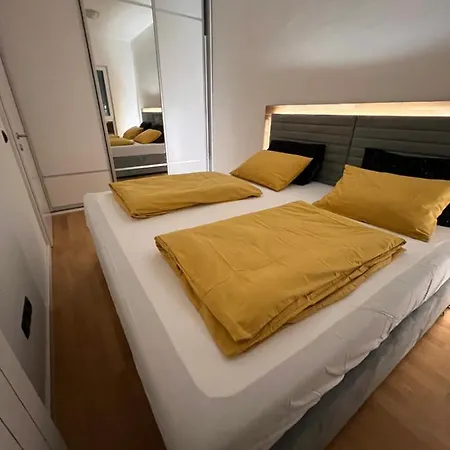 Apartment Luxury King Size Bed *